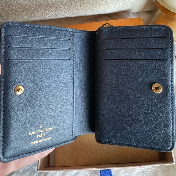 Louis Vuitton Hollographic Monoglam Lou Wallet - Picture 6 of 14